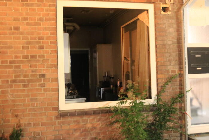 Brandweer voorkomt erger bij felle woningbrand