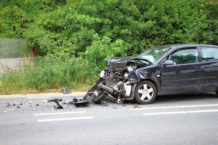 Veel schade na kop-staart aanrijding