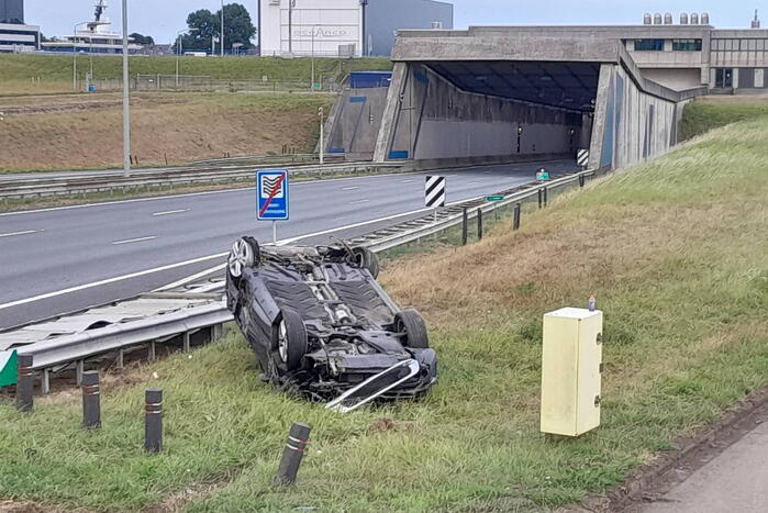 Flinke ravage door ongeval op snelweg