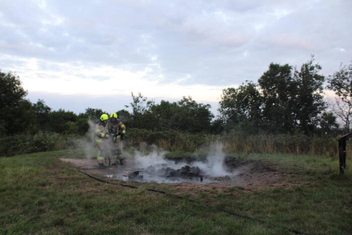 Pallets boven op berg in brand gevlogen
