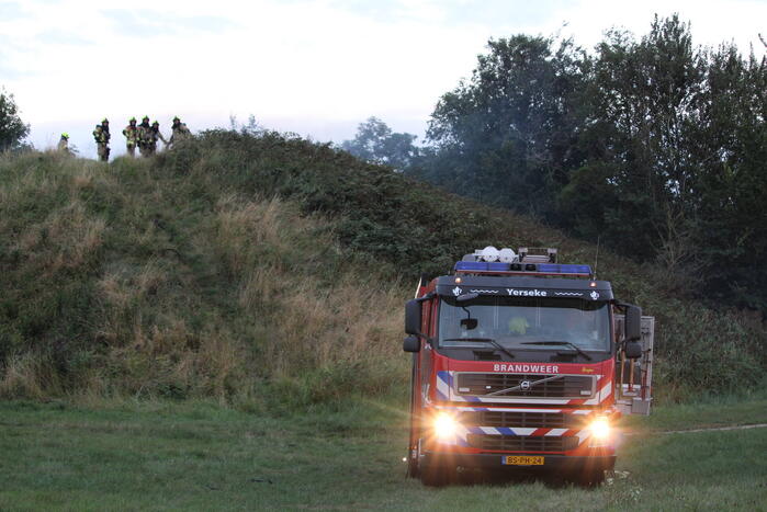 Pallets boven op berg in brand gevlogen