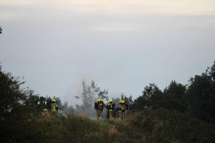 Pallets boven op berg in brand gevlogen