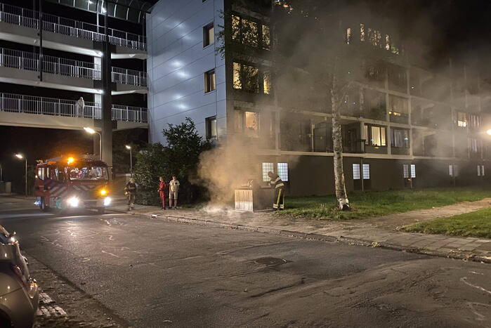 Veel rook bij brand in container