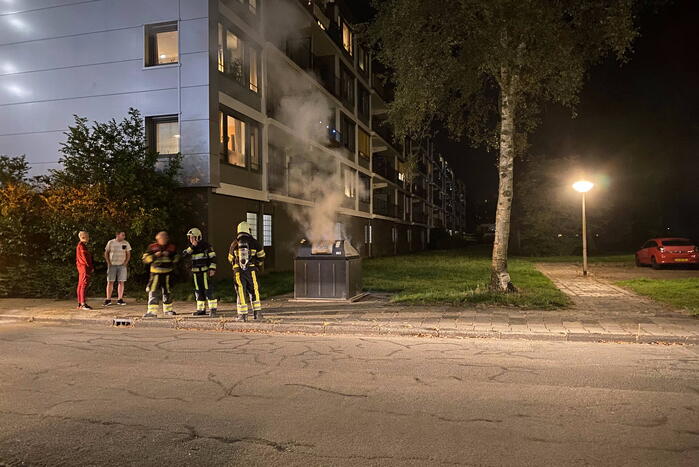 Veel rook bij brand in container