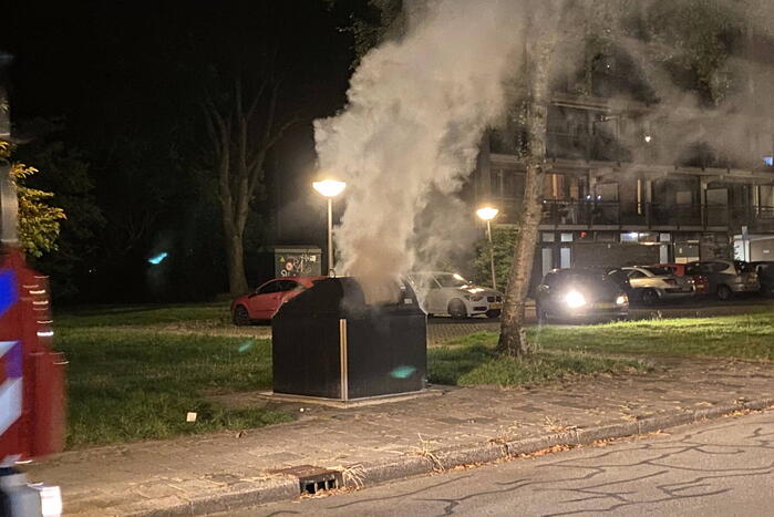 Veel rook bij brand in container