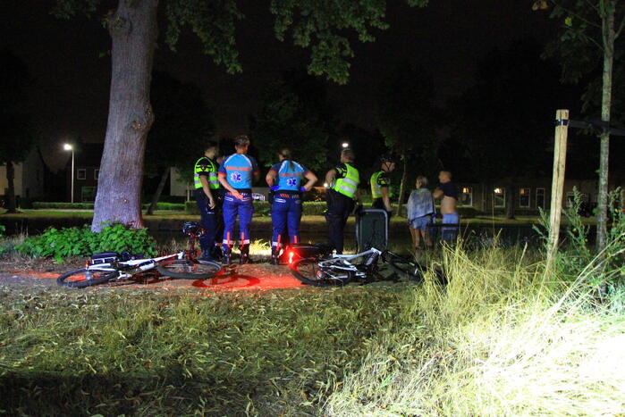 Zwemmend koppel aangesproken door politie