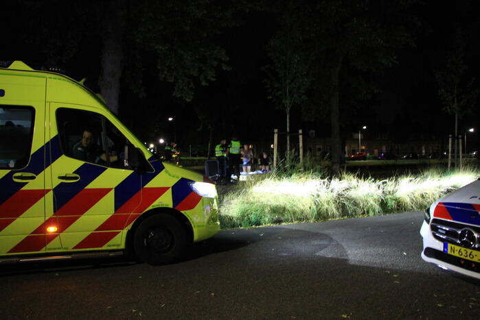 Zwemmend koppel aangesproken door politie