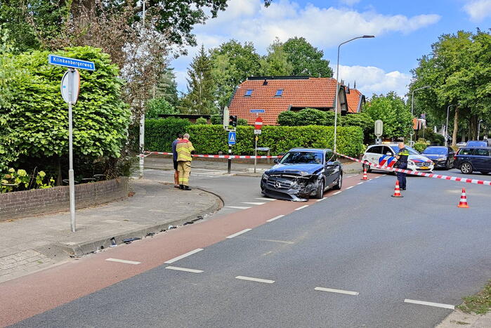 Brandweerwagen onderweg naar brand in botsing met auto