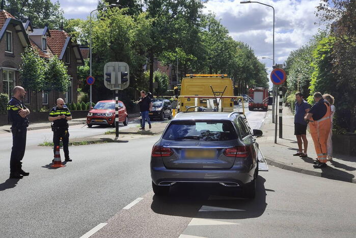 Brandweerwagen onderweg naar brand in botsing met auto