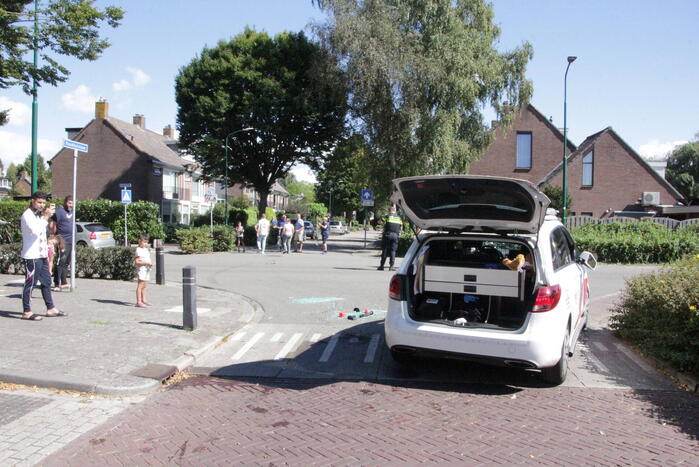 Politievoertuig slaat over de kop tijdens spoedrit