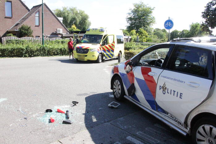Politievoertuig slaat over de kop tijdens spoedrit