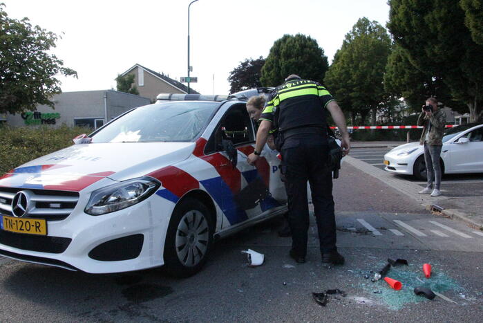 Politievoertuig slaat over de kop tijdens spoedrit