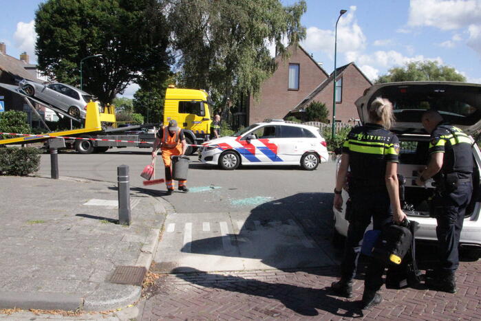 Politievoertuig slaat over de kop tijdens spoedrit