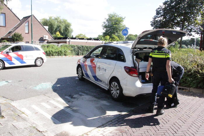Politievoertuig slaat over de kop tijdens spoedrit
