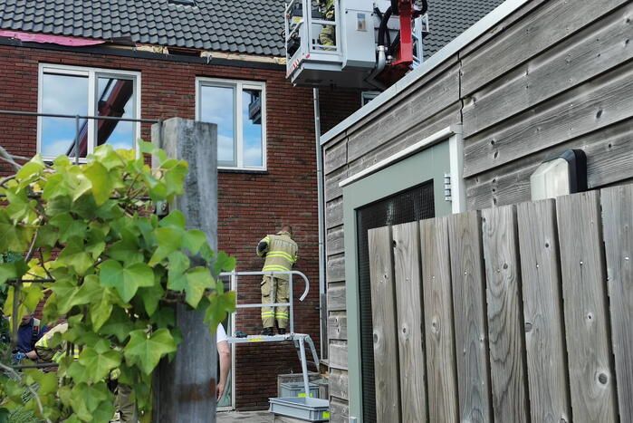 Brand in spouwmuur laait weer op