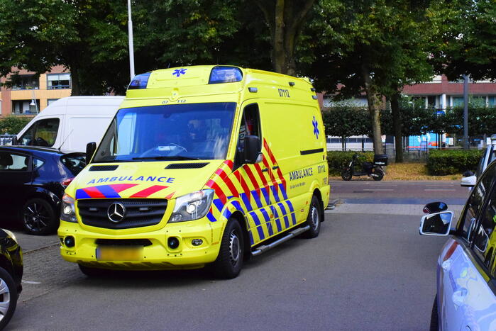 Bezorger en fietser in botsing