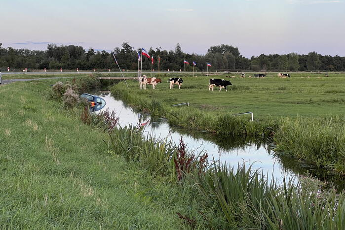 Gewonde nadat auto in water belandt