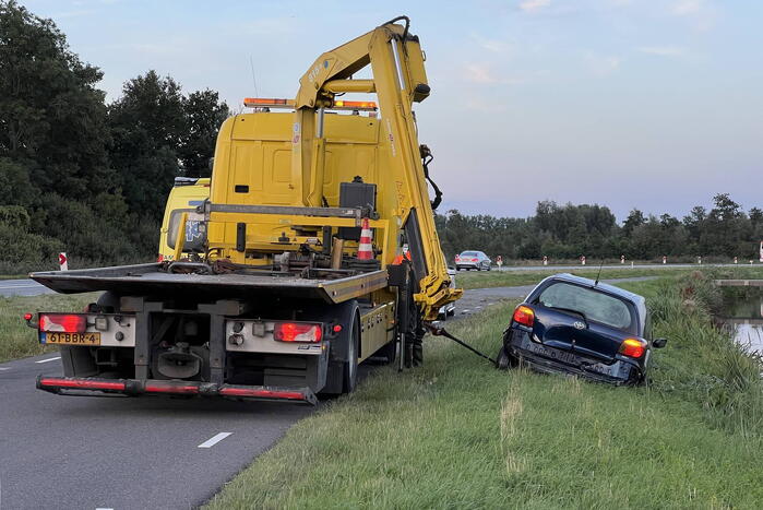 Gewonde nadat auto in water belandt