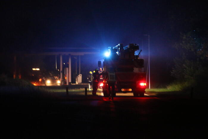 Dode bij brand in tankstation na ongeval