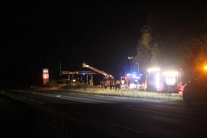 Dode bij brand in tankstation na ongeval