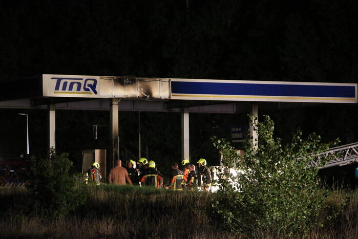 Dode bij brand in tankstation na ongeval