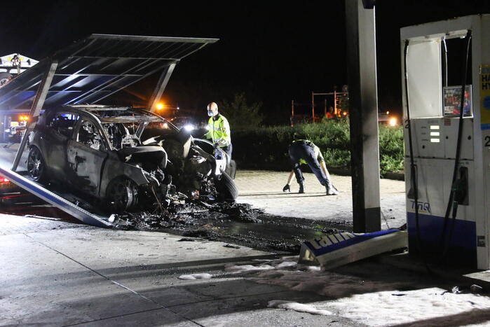 Dode bij brand in tankstation na ongeval
