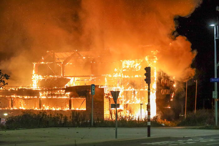 Wegrestaurant Onderweg verwoest door uitslaande brand