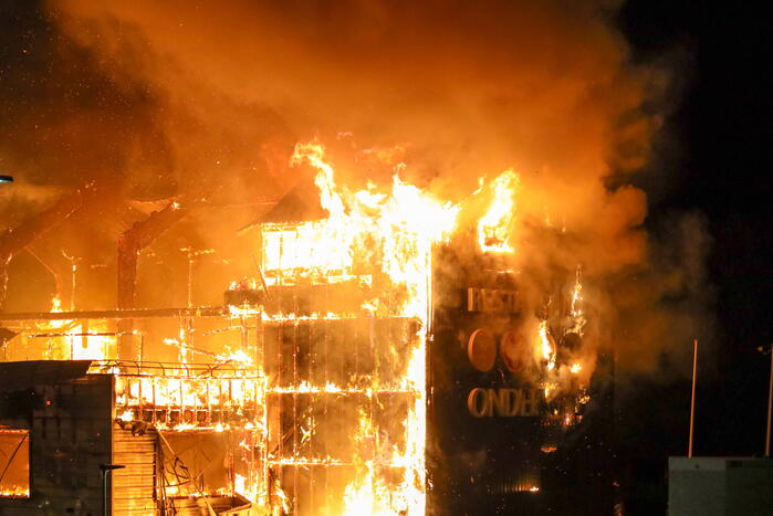 Wegrestaurant Onderweg verwoest door uitslaande brand