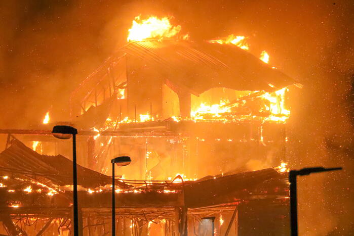 Wegrestaurant Onderweg verwoest door uitslaande brand