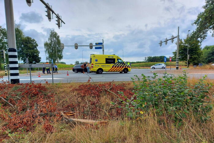 Auto's in botsing op kruising