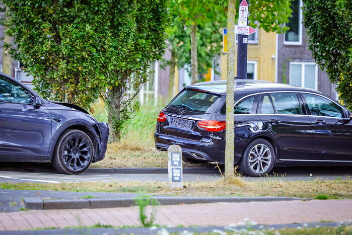 Kop-staart botsing op Rotonde 8