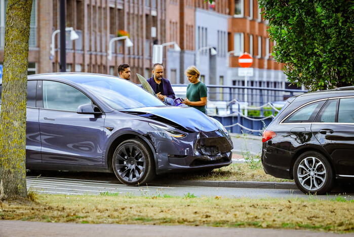 Kop-staart botsing op Rotonde 8