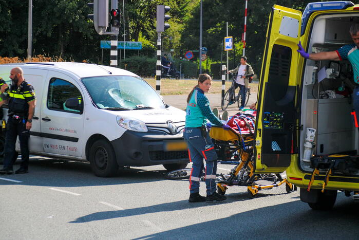 Fietser gewond bij aanrijding met personenauto