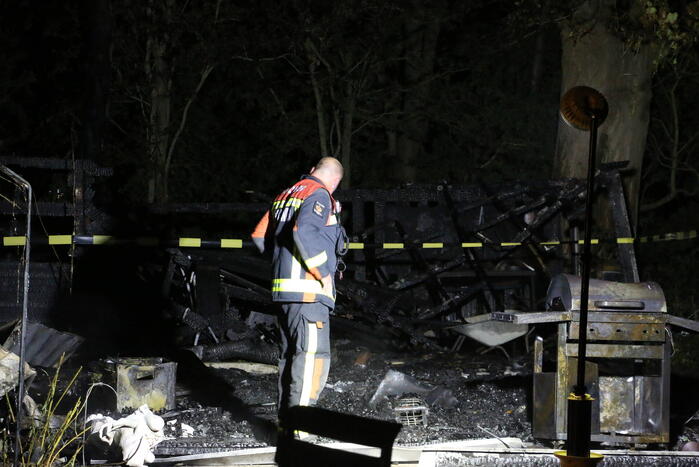 Recreatiewoning gaat in vlammen op