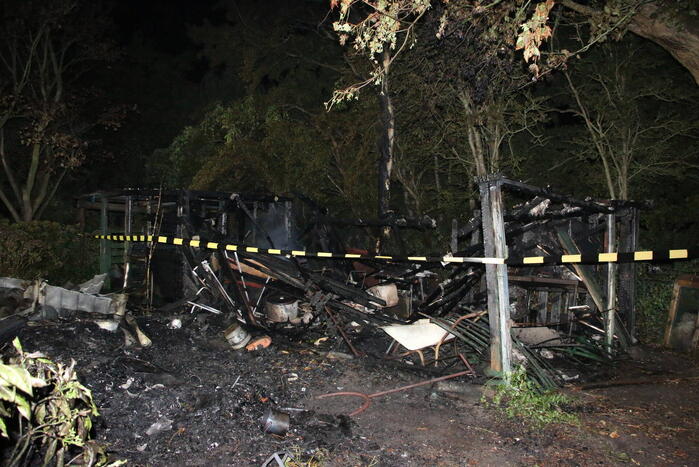 Recreatiewoning gaat in vlammen op