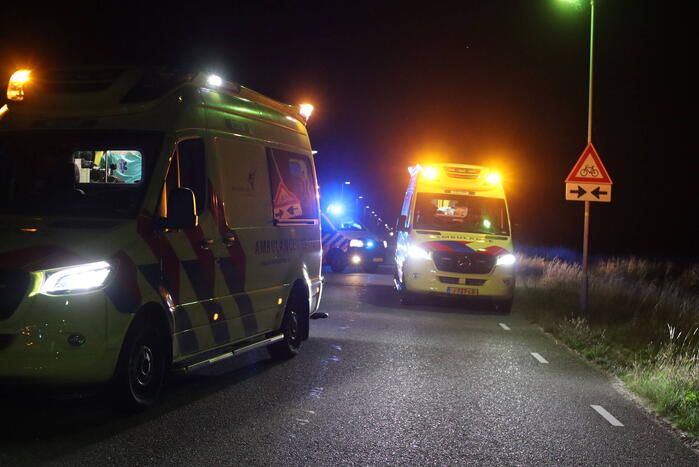 Twee gewonden bij auto te water