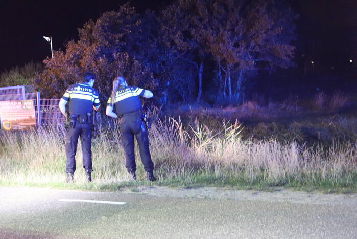 Twee gewonden bij auto te water