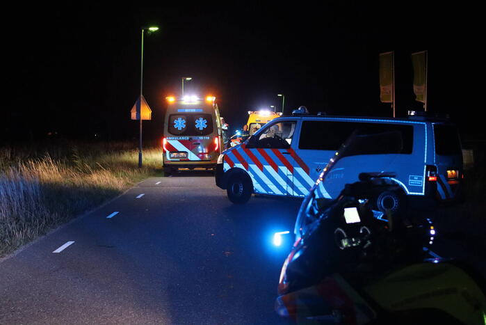 Twee gewonden bij auto te water
