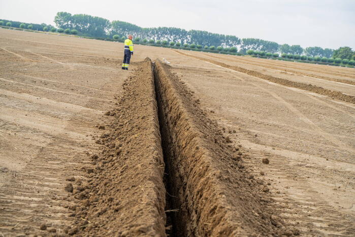Drainagemachine trekt hoofdgasleiding stuk