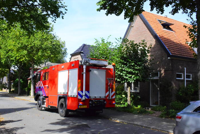 Buitenschijnwerper zet dekbed in brand