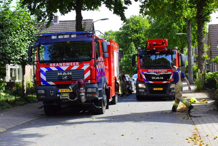 Buitenschijnwerper zet dekbed in brand