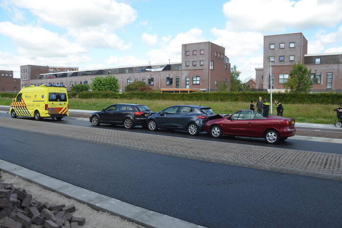 Drie auto's betrokken bij kop-staart aanrijding