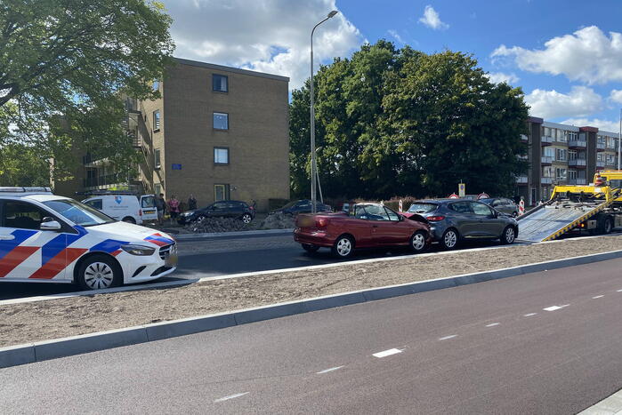 Drie auto's betrokken bij kop-staart aanrijding