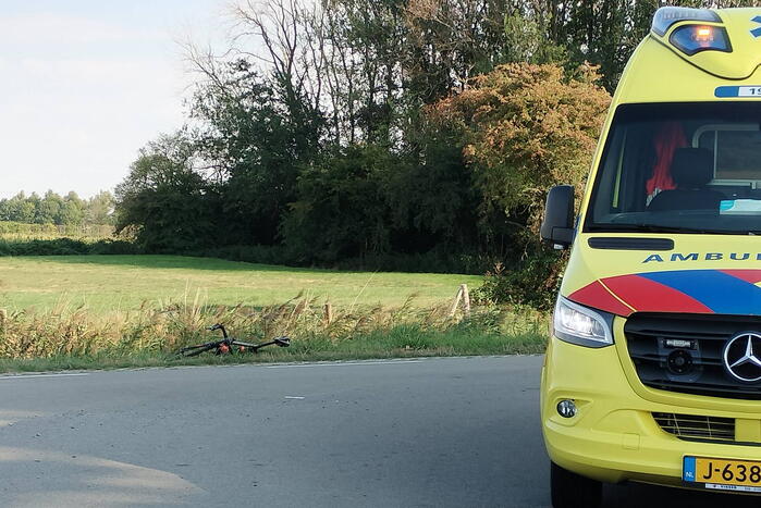 Scootmobiel en racefietser botsen op elkaar