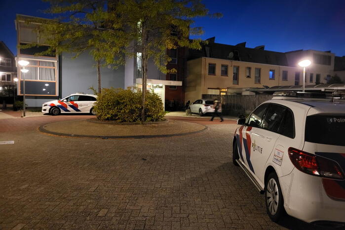 Politie start zoekactie na beroving