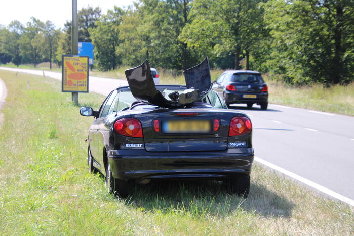 Bestuurder aangehouden na botsing tegen verkeerslicht