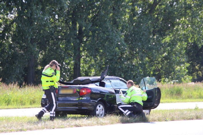 Bestuurder aangehouden na botsing tegen verkeerslicht