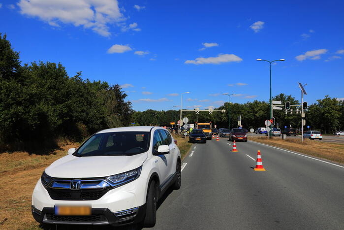 Overstekende fietsster botst op auto