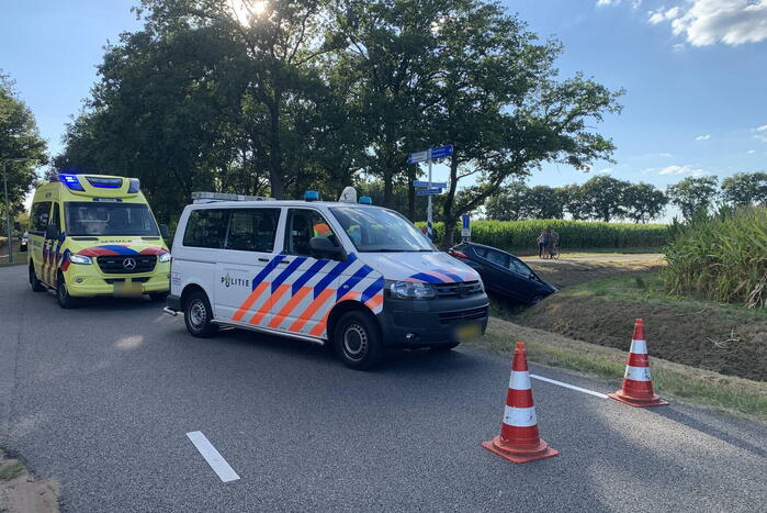 Auto in greppel na ongeval