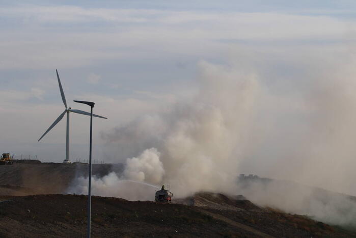 Grote rookontwikkeling bij hevige brand op stortplaats